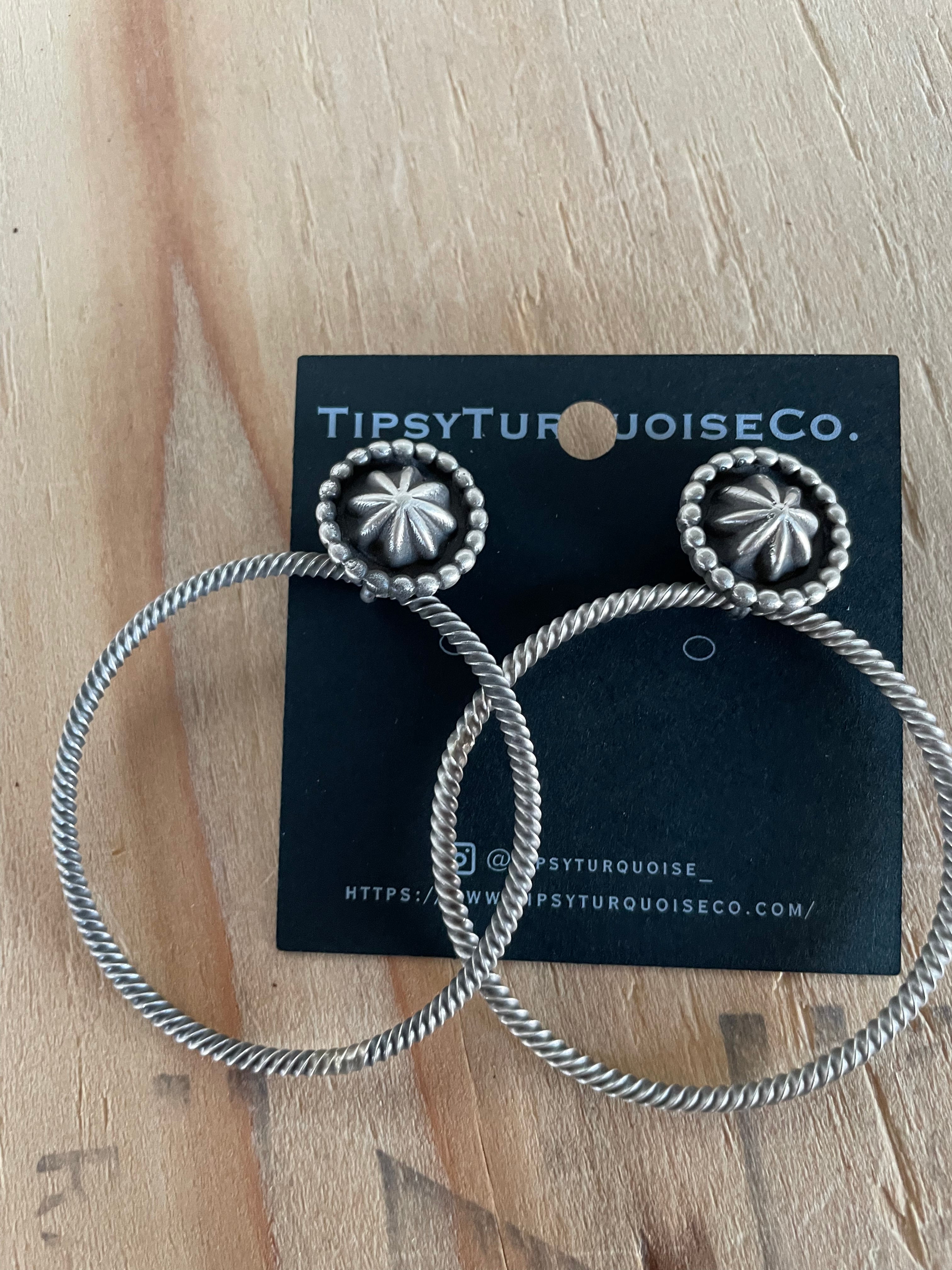 Silver Conch w/ Hoop Earrings