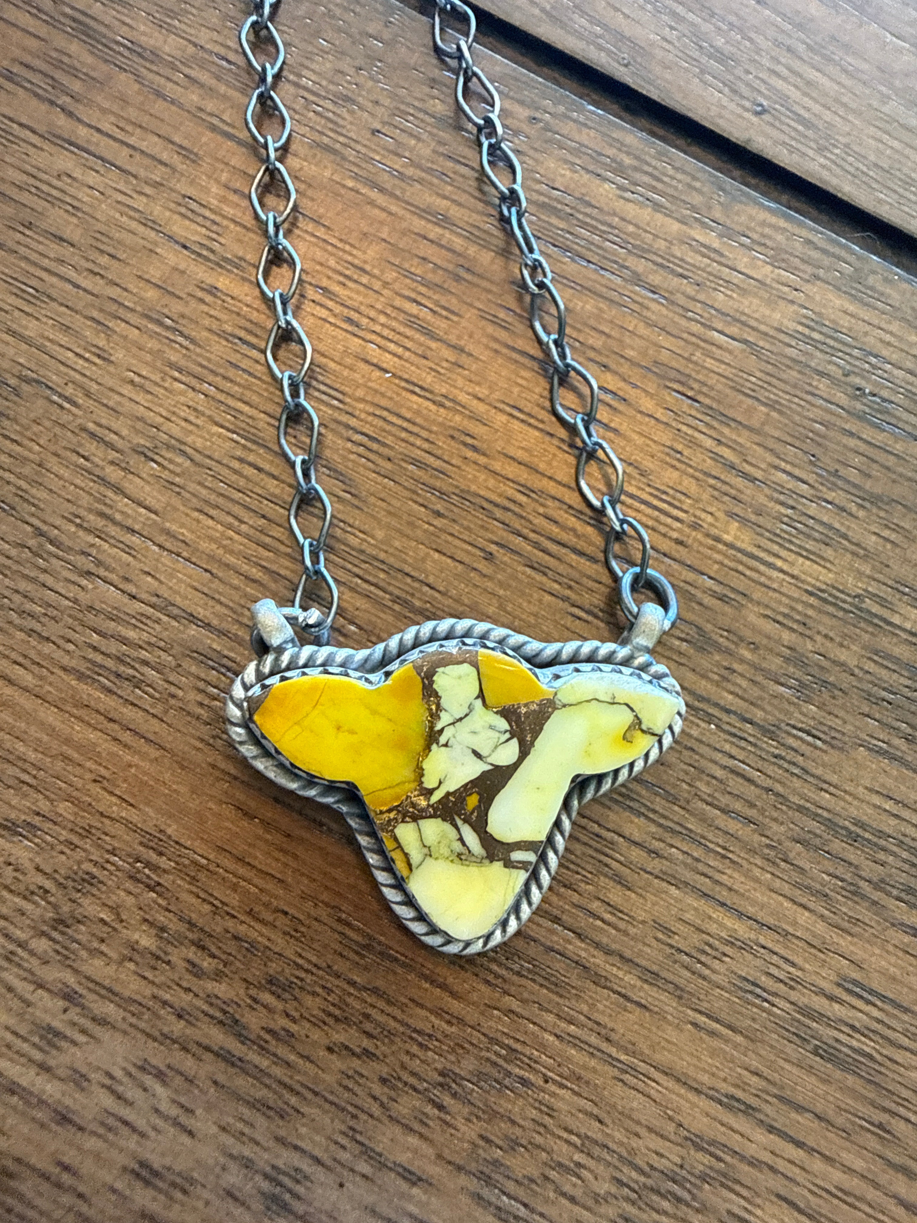 Honey Dahlia calf necklace ￼